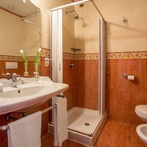 Camera standard con letto king size